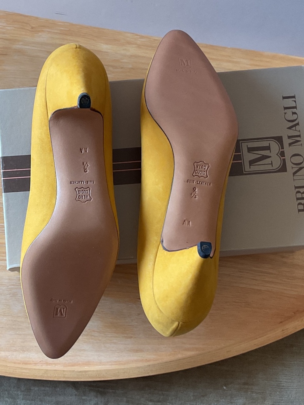BRUNO MAGLI SUEDE PUMPS yellow 9.5 AA - Picture 4 of 6